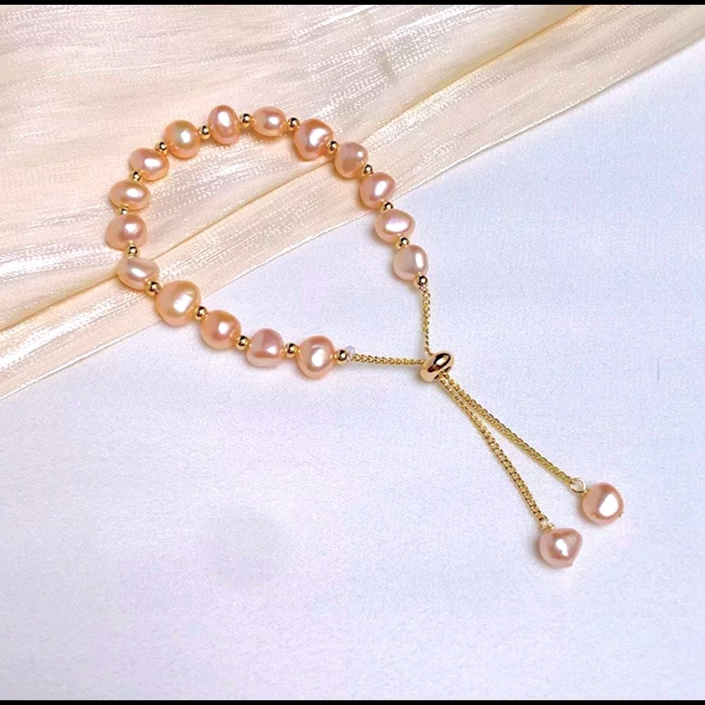 Natural fresh water pearl bracelet with adjustable 18k plated bracelet